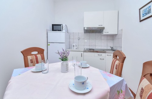 Pisak Apartment | One bedroom apartment with balcony and sea view Pisak, Omiš (A-10323-b)