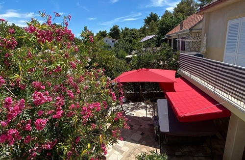 Island Hvar Apartment | One bedroom apartment with balcony and sea view Jelsa, Hvar (A-8747-b)