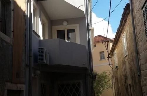 Tijesno Apartment | One bedroom apartment with balcony Tisno, Murter (A-14410-a)