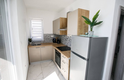 Vrsi Apartment | One bedroom apartment with a swimming pool Vrsi - Mulo, Zadar (A-24110-b)