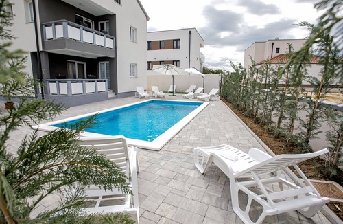 Vrsi Apartment | One bedroom apartment with a swimming pool Vrsi - Mulo, Zadar (A-24110-b)