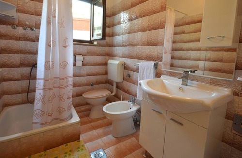 Kornic Apartment | One bedroom apartment with terrace Kornić, Krk (A-19400-c)
