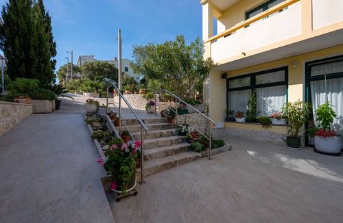 Jakisnica Apartment | One bedroom apartment with terrace Jakišnica, Pag (A-4053-b)