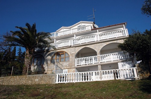 Banjol Apartment | One bedroom apartment with terrace and sea view Rab (A-20818-c)