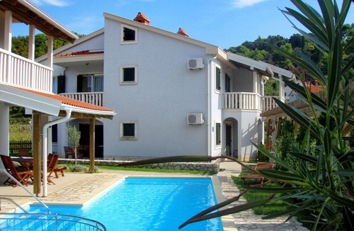 Kampor Apartment | One bedroom apartment with a swimming pool Palit, Rab (A-3210-a)