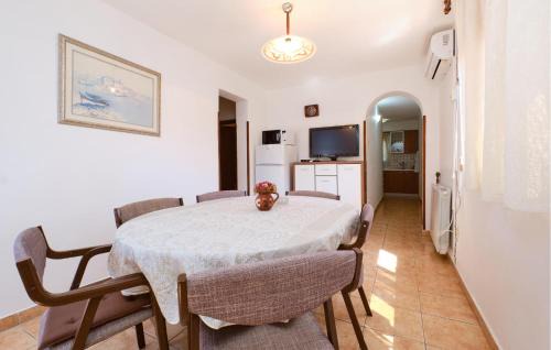 Artatore Apartment | Pet Friendly Apartment In Artatore With Wifi