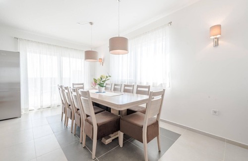 Debeljak House | Pet friendly home in Debeljak