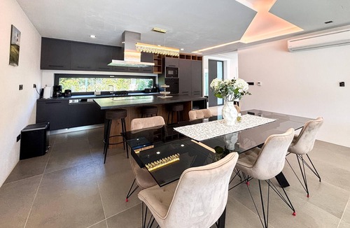 Rasopasno House | Pet friendly home in Rasopasno with sauna