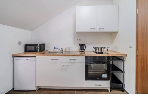 Irinovac Apartment | Pink Broom 1-bedroom with AC in charming Plitvice Lakes
