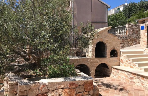 Kaprije Apartment | Plava koza - close to sea on Kaprije car free island
