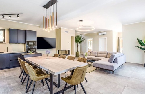 Baredine Villa | Private Villa with WIFI, private pool, A/C, hot tub, TV, terrace, pets allowed, panoramic view