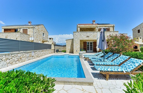 Privlaka Villa | Privlaka Villa with Heated Pool