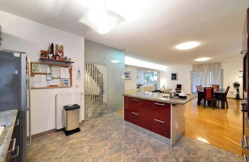 Zagreb House | Quiet 6BR City Center House - Sleeps 13 - Private Parking - Kids Friendly Oasis