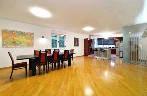Zagreb House | Quiet 6BR City Center House - Sleeps 13 - Private Parking - Kids Friendly Oasis
