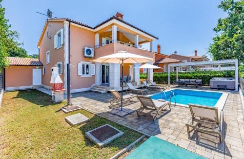 Valdebek Villa | Resort Villas Lotus