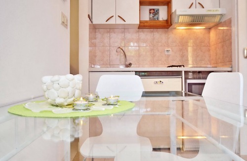 Slatine Apartment | Romantic green garden, two bedrooms, grill, parking, 250 m to the pebble beach