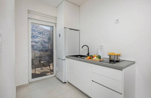 Plomin Apartment | Sea-View Balcony Apt La Health, Plomin, Croatia