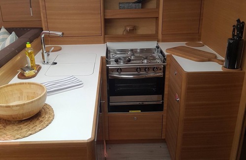 Pirovac Boat Rental | Sibenik Sun-soaked Sailing: A Luxurious Croatian Voyage