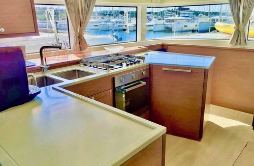 Sibenik Boat Rental | Sibenik Sunshine Sailing: A Luxurious Croatian Beach Experience