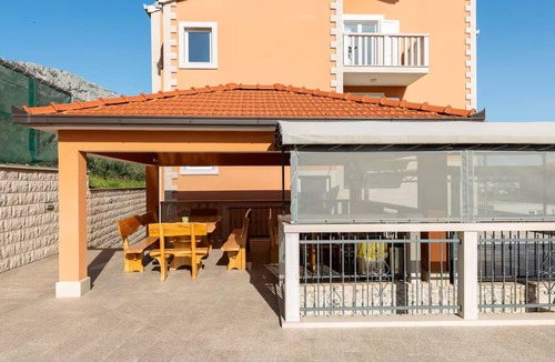 Kastel Sucurac Villa | Six Bedroom Villa with Outdoor Pool, Sauna and Hot-Tub