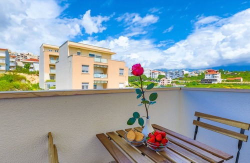 Znjan Apartment | Spacious studio with balcony, close to the Znjan beach