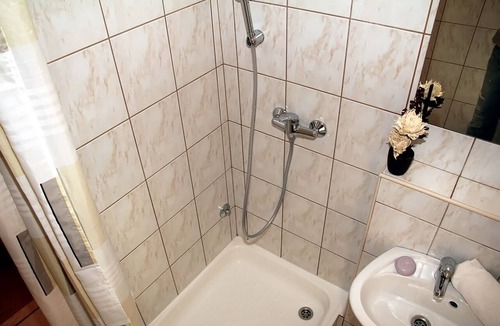 Zivogosce Apartment | Studio flat with balcony and sea view Živogošće - Porat, Makarska (AS-6807-c)