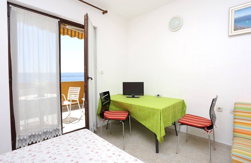 Marusici Apartment | Studio flat with terrace and sea view Marušići, Omiš (AS-1024-b)