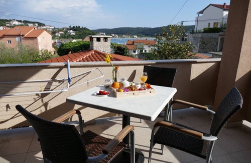 Kampor Apartment | Studio flat with terrace and sea view Kampor, Rab (AS-5037-d)