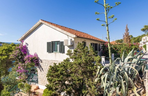 Island Hvar Apartment | Studio flat with terrace and sea view Jelsa, Hvar (AS-25835-a)