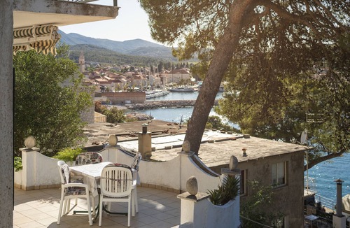 Island Hvar Apartment | Studio flat with terrace and sea view Jelsa, Hvar (AS-25835-a)
