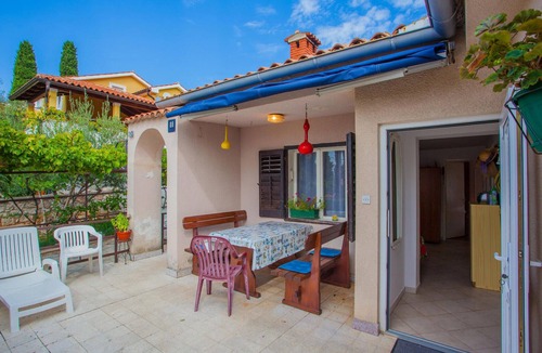 Cres Apartment | Stunning apartment in Cres with WiFi