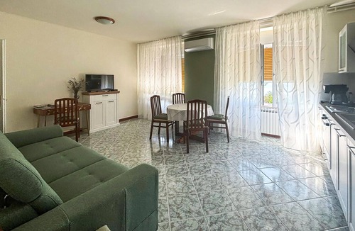 Poljane Apartment | Stunning apartment in Icici with WiFi