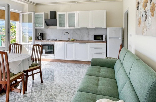 Poljane Apartment | Stunning apartment in Icici with WiFi