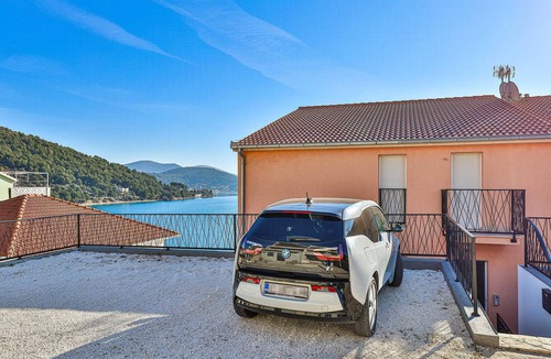 Marina Apartment | Stunning apartment in Marina with house sea view