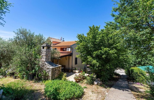 Njivice Apartment | Stunning apartment in Njivice with WiFi