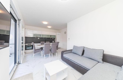 Seget Donji Apartment | Stunning apartment in Trogir with WiFi and 2 Bedrooms