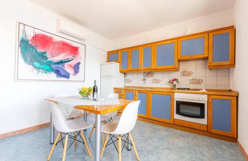 Vinisce Apartment | Stunning apartment in Vinisce with house sea view