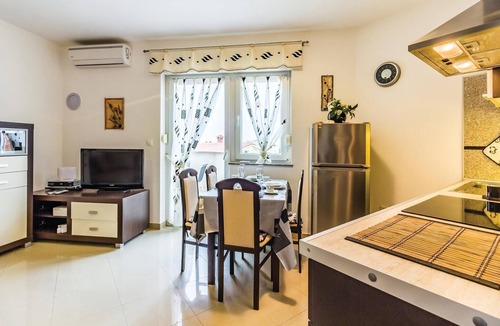 Peroj Apartment | Stunning apartment in Vodnjan with WiFi