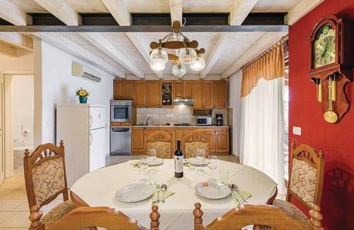 Bale House | Stunning home in Bale