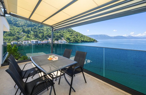 Blace House | Stunning home in Blace