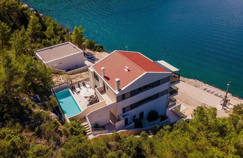 Blace House | Stunning home in Blace