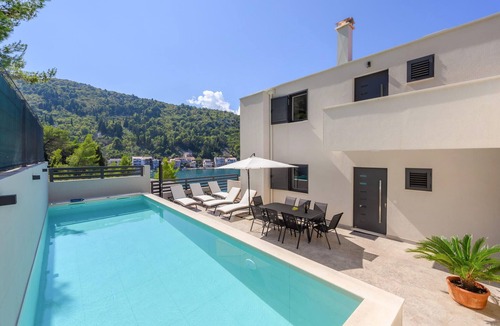 Blace House | Stunning home in Blace