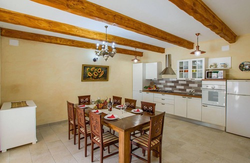 Garica House | Stunning home in Garica