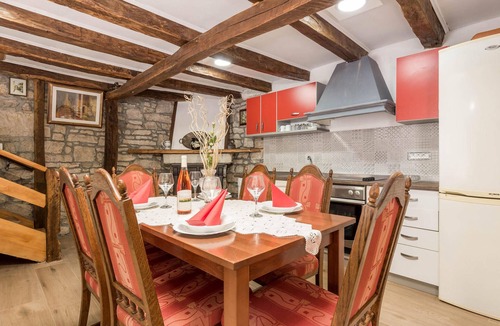 Jurdani House | Stunning home in Jurdani with WiFi