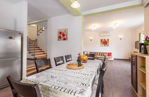Kunj House | Stunning home in Kunj
