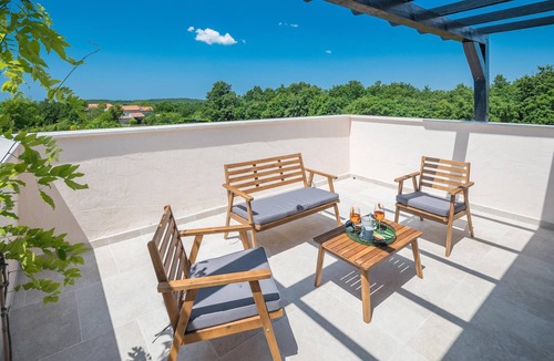 Zminj House | Stunning home in Pifari