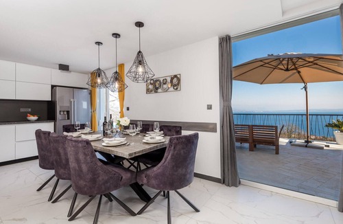 Poljane House | Stunning home in Poljane