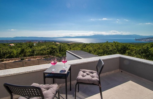 Smrika House | Stunning home in Smrika