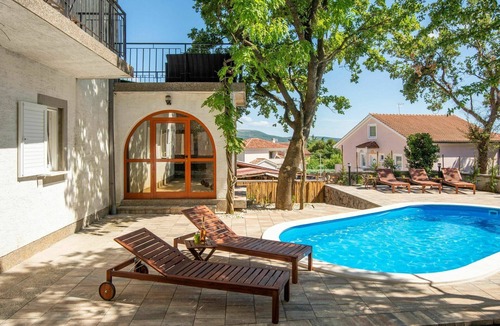 Kornic House | Stunning private villa for 12 guests with private pool, WIFI, A/C, TV, terrace and pets allowed