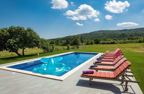 Pican House | Stunning private villa for 13 people with private pool, WIFI, TV and terrace